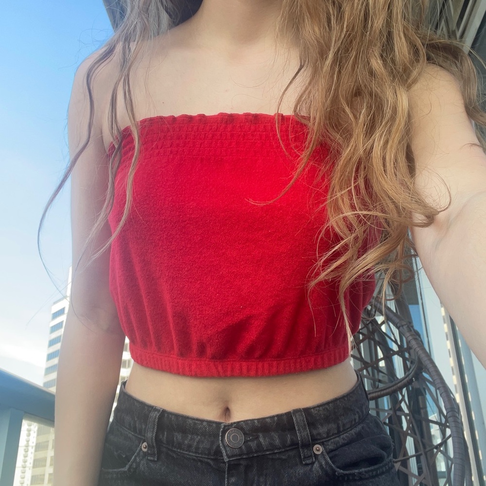 red scrunch crop top